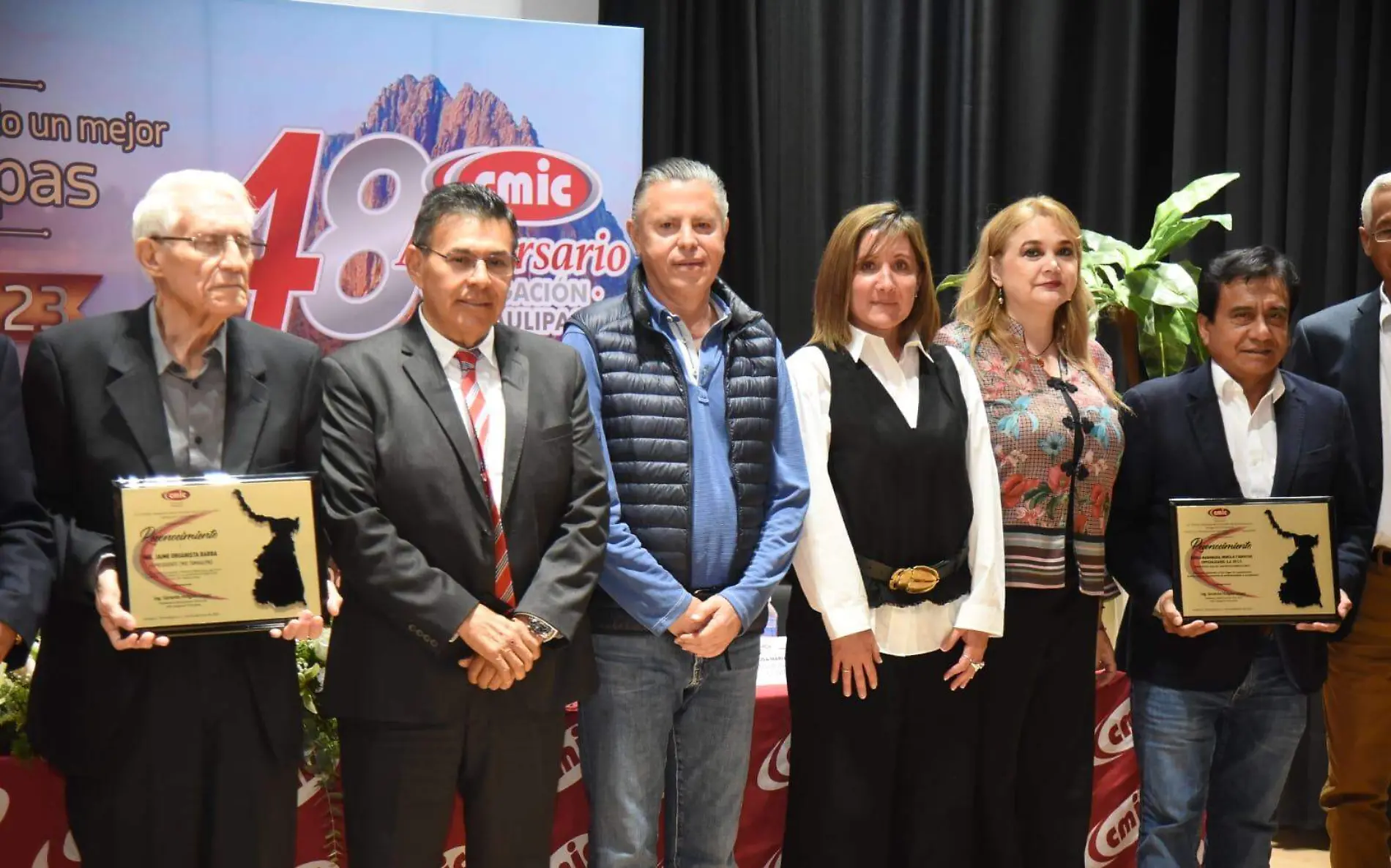 Reconoce Chucho Nader a constructores de Tampico de la CMIC 